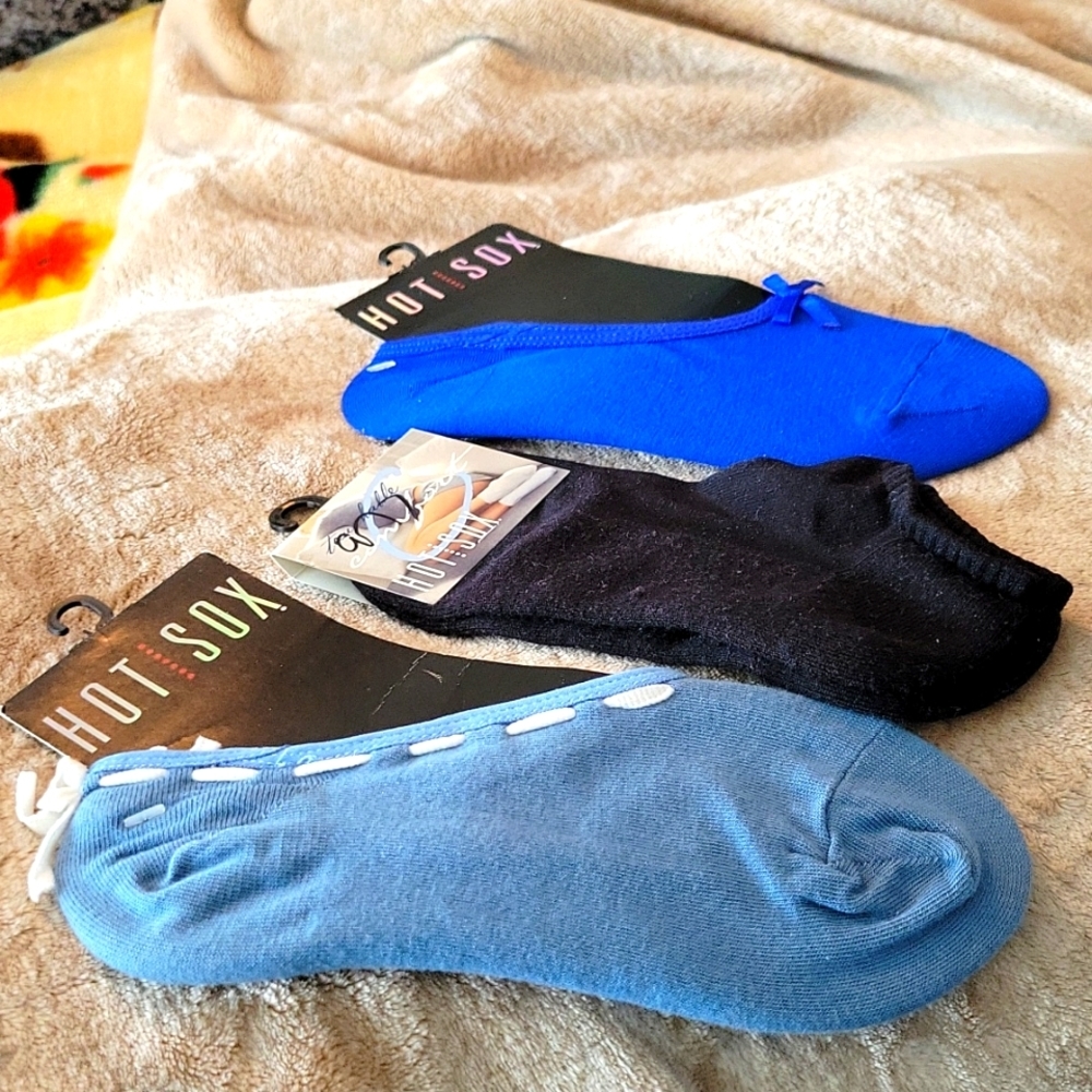 3 pair HOT SOX COMFORT SOCKS NWT